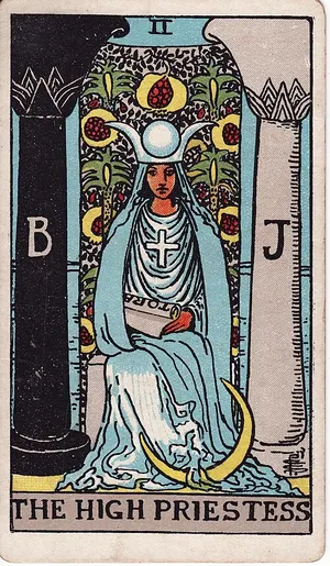 La Sacerdotisa, carta del tarot Rider–Waite, 1909